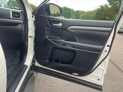 2019 Toyota Highlander SE