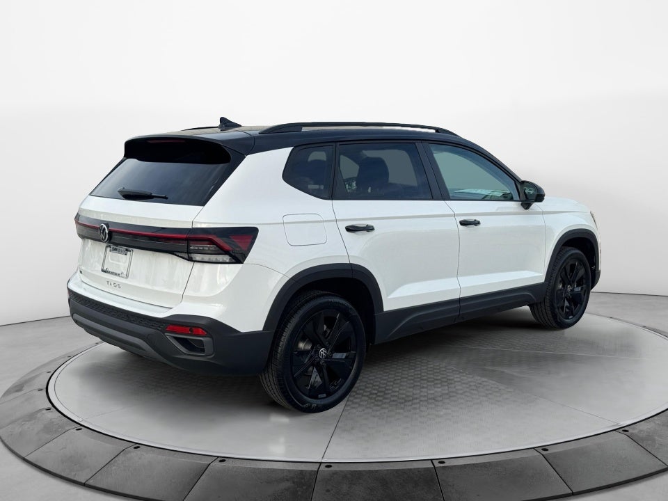 2026 Volkswagen Taos SE Black