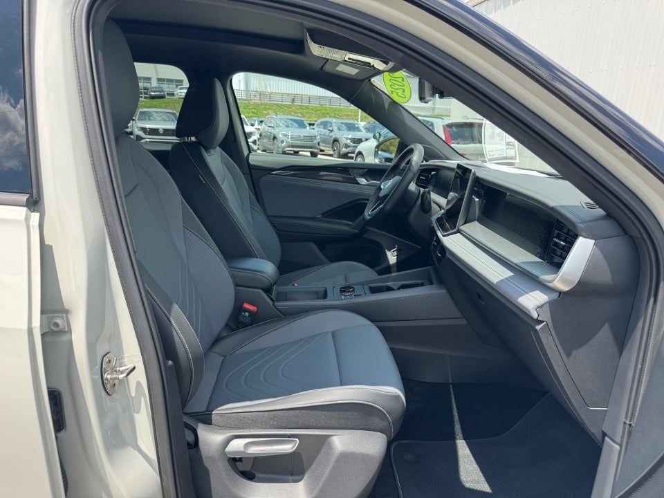 2025 Volkswagen Tiguan SE R-Line Black