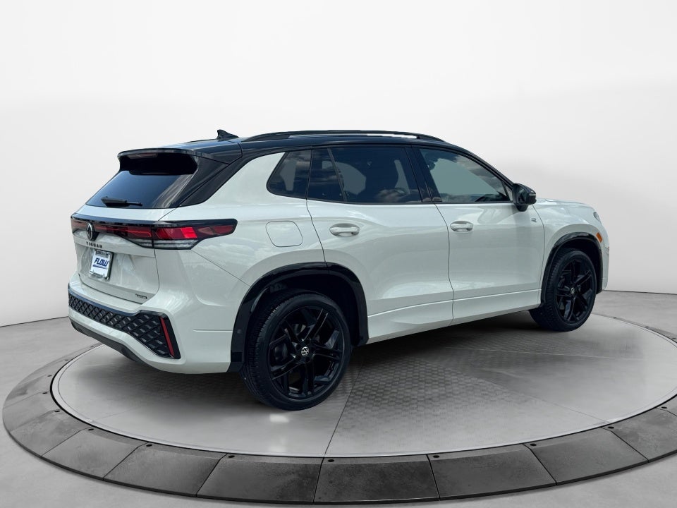 2025 Volkswagen Tiguan SE R-Line Black