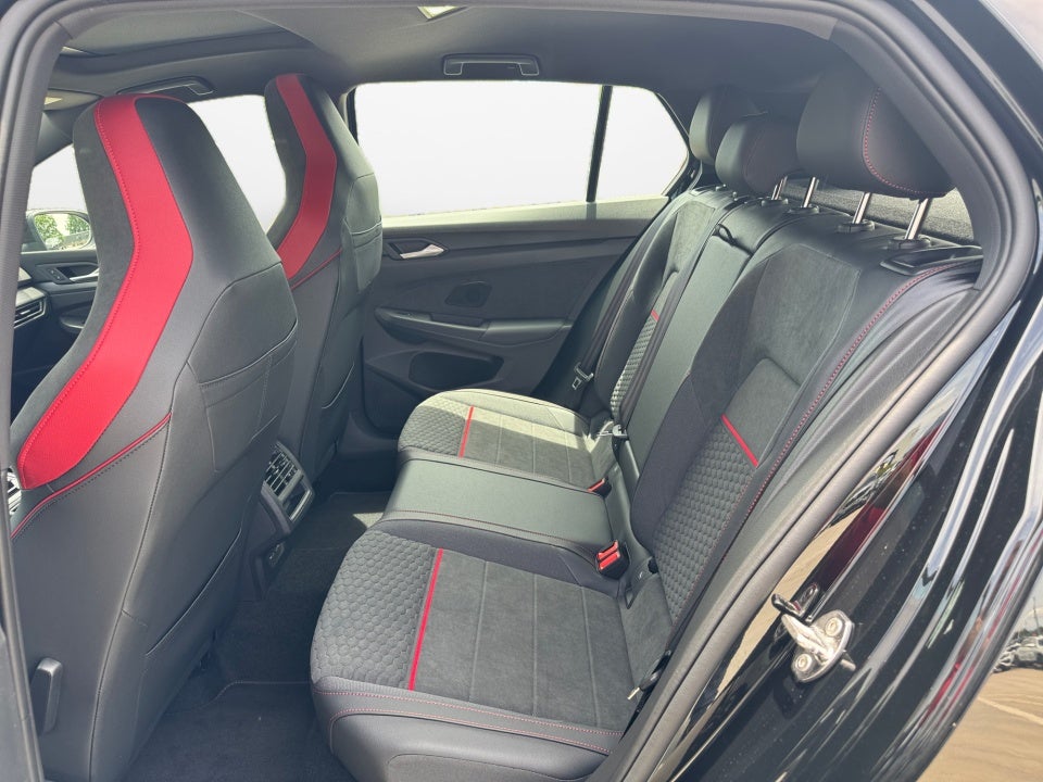 2026 Volkswagen Golf GTI SE