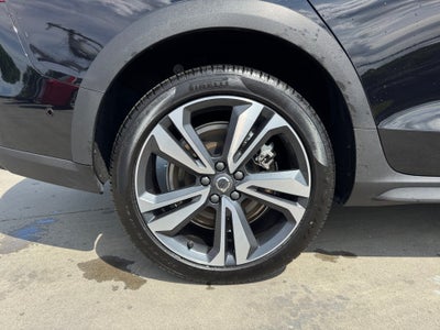 2025 Volvo V60 Cross Country Plus, B5 AWD Gas (mild hybrid)
