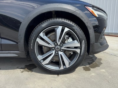 2025 Volvo V60 Cross Country Plus, B5 AWD Gas (mild hybrid)