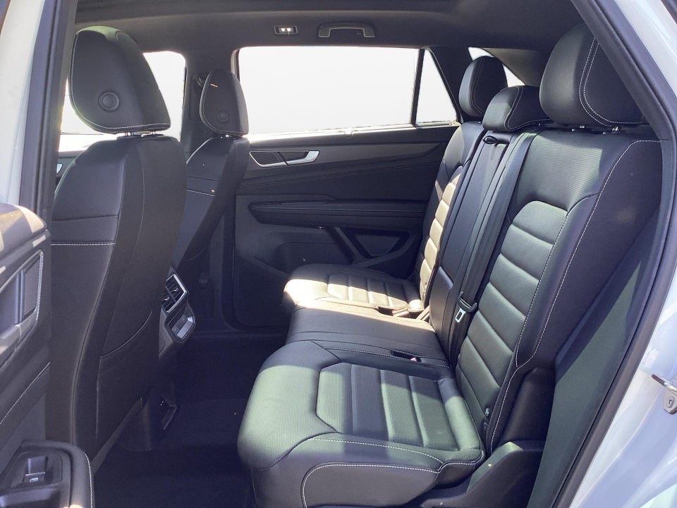 2026 Volkswagen Atlas Cross Sport SEL R-Line Black