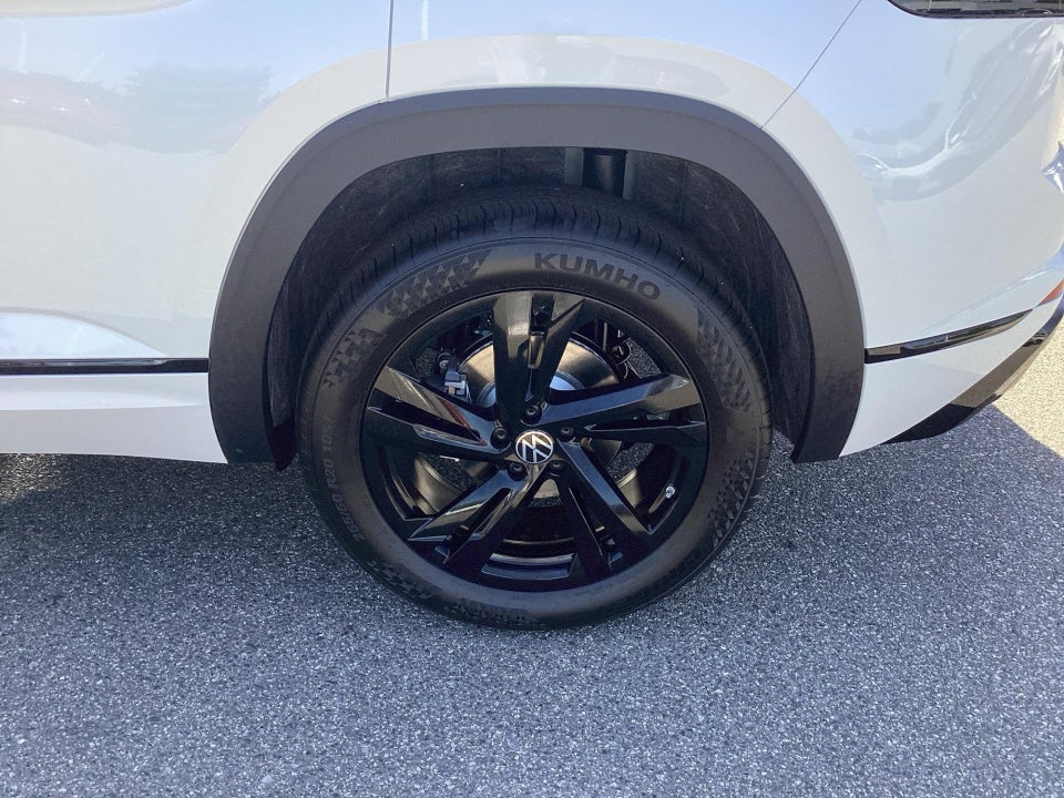 2026 Volkswagen Atlas Cross Sport SEL R-Line Black