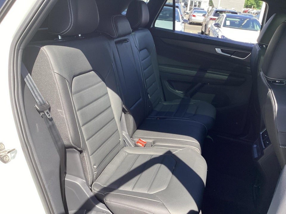 2026 Volkswagen Atlas Cross Sport SEL R-Line Black
