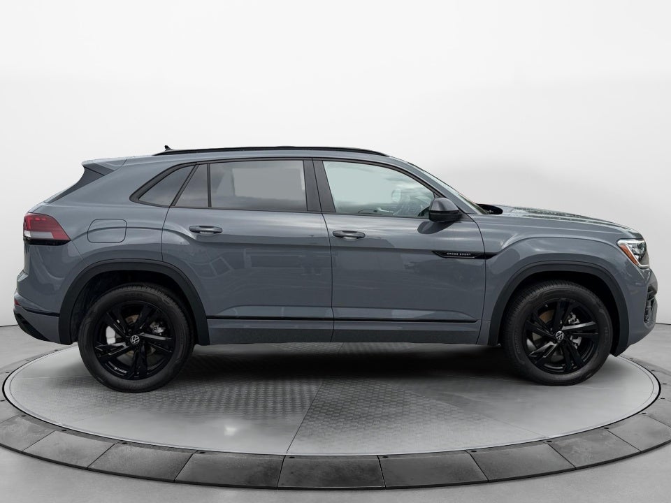 2026 Volkswagen Atlas Cross Sport 2.0T SEL R-Line Black