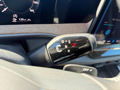 2027 Volkswagen Atlas SE w/Technology