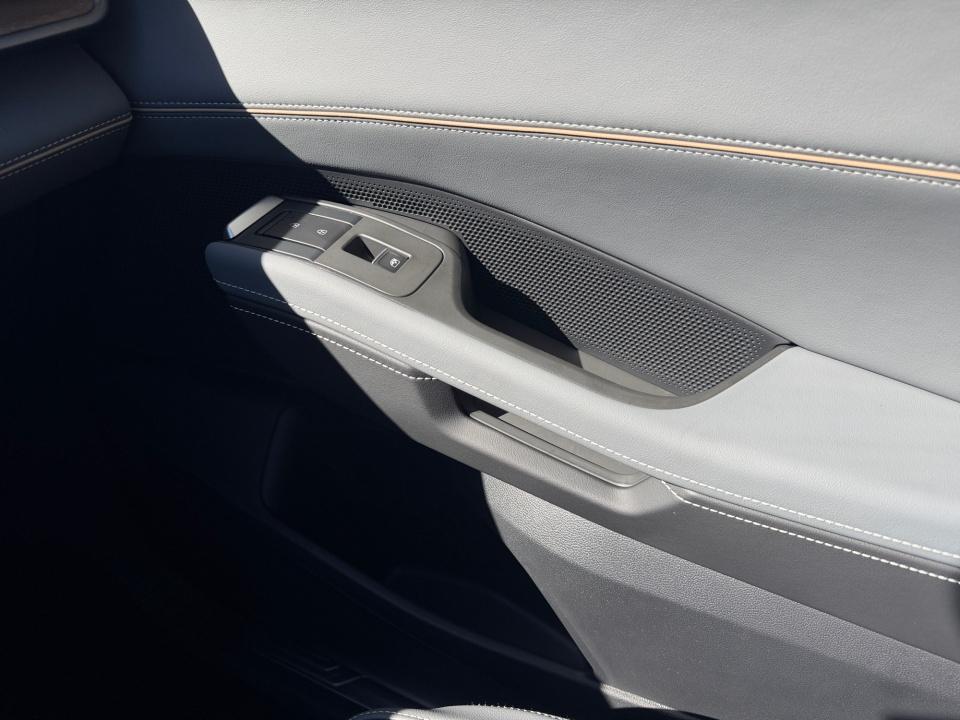2027 Volkswagen Atlas SE w/Technology