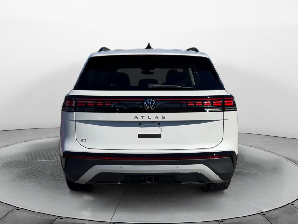 2027 Volkswagen Atlas SE w/Technology