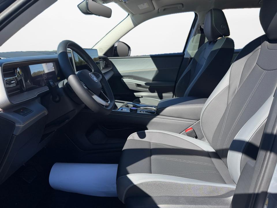 2027 Volkswagen Atlas SE w/Technology