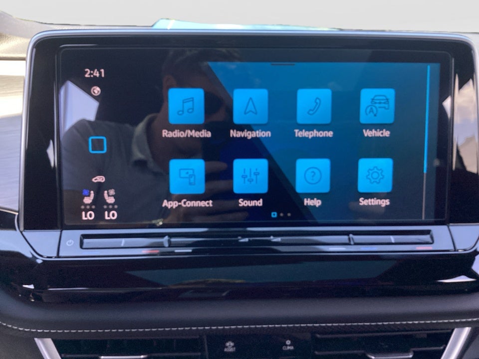 2026 Volkswagen Atlas Cross Sport SE with Technology