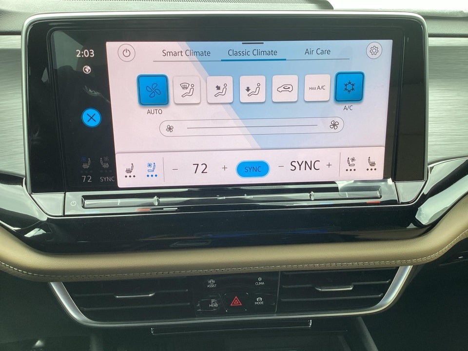 2026 Volkswagen Atlas Cross Sport SE with Technology