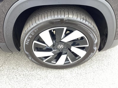2026 Volkswagen Atlas Cross Sport SE with Technology