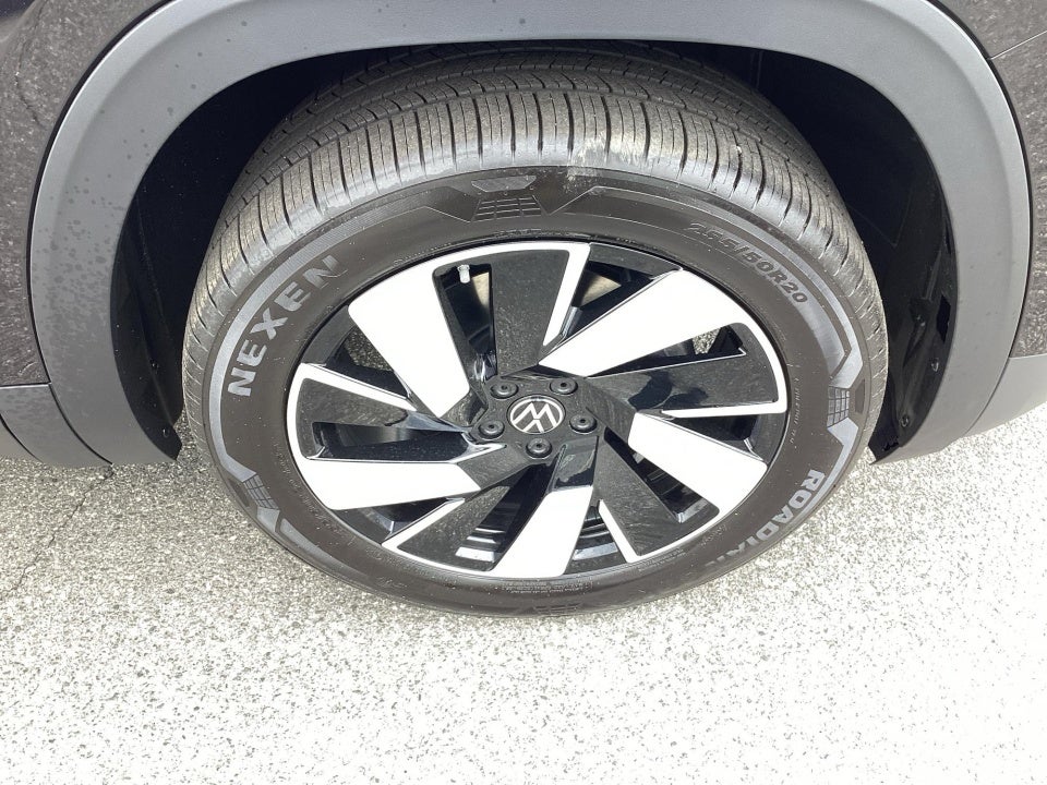 2026 Volkswagen Atlas Cross Sport SE with Technology