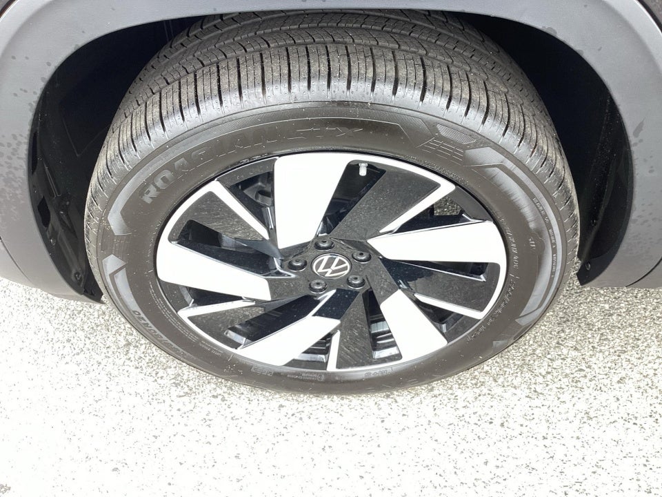 2026 Volkswagen Atlas Cross Sport SE with Technology