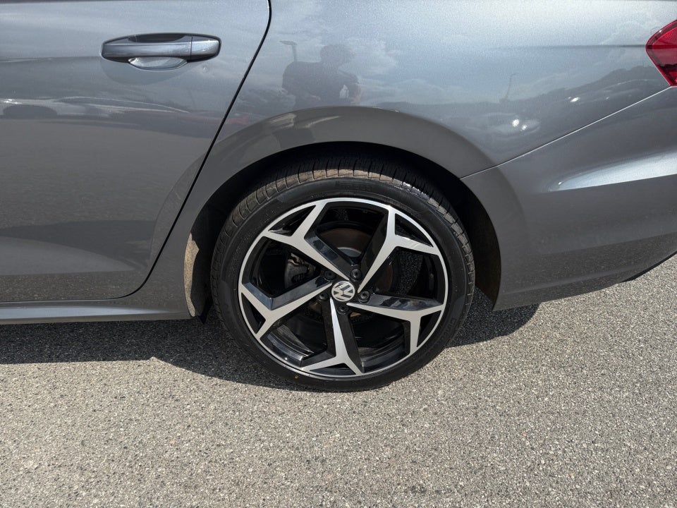 2021 Volkswagen Passat 2.0T R-Line