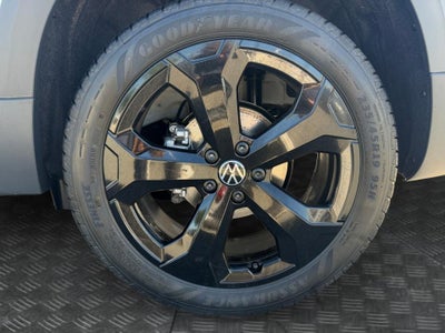 2027 Volkswagen Taos SE Black