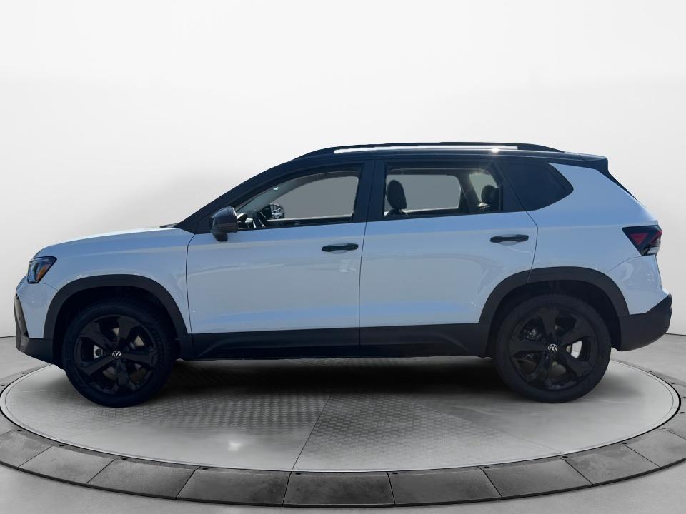 2027 Volkswagen Taos SE Black
