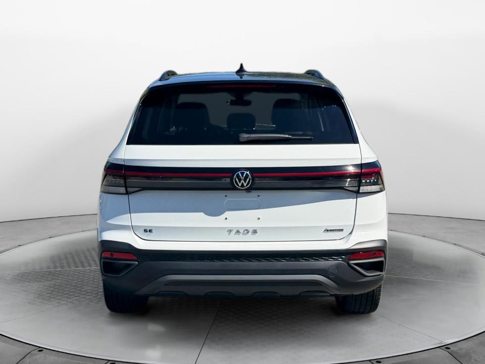 2027 Volkswagen Taos SE Black