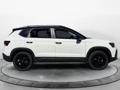 2027 Volkswagen Taos SE Black
