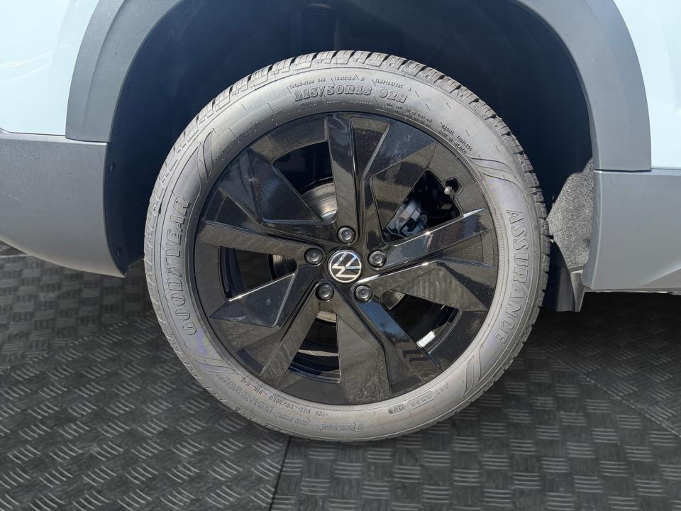 2027 Volkswagen Taos SE Black