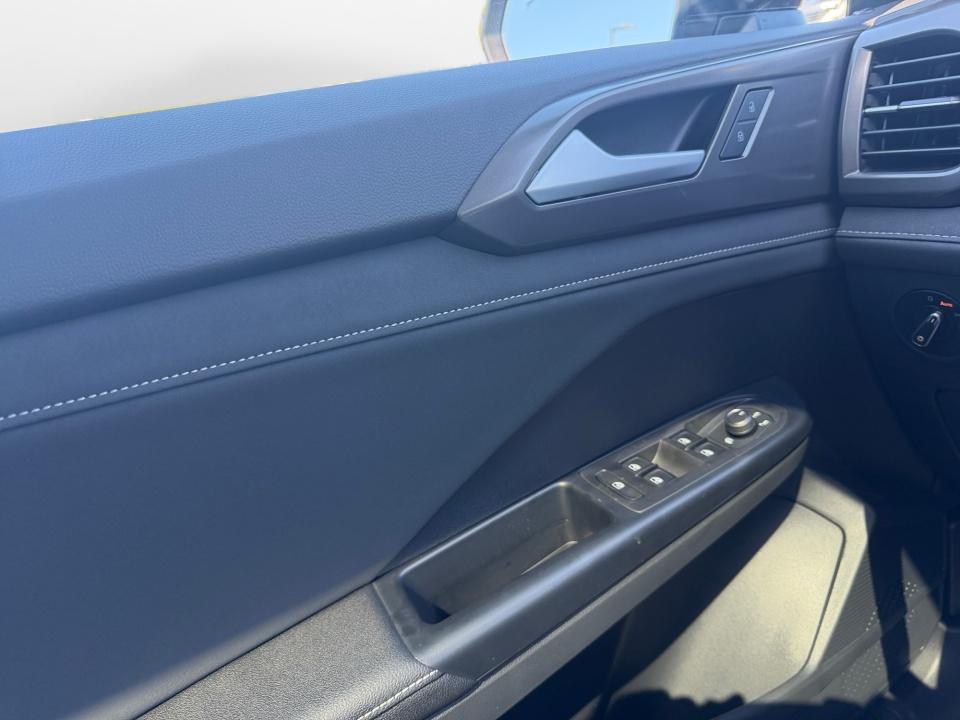 2027 Volkswagen Taos SE Black
