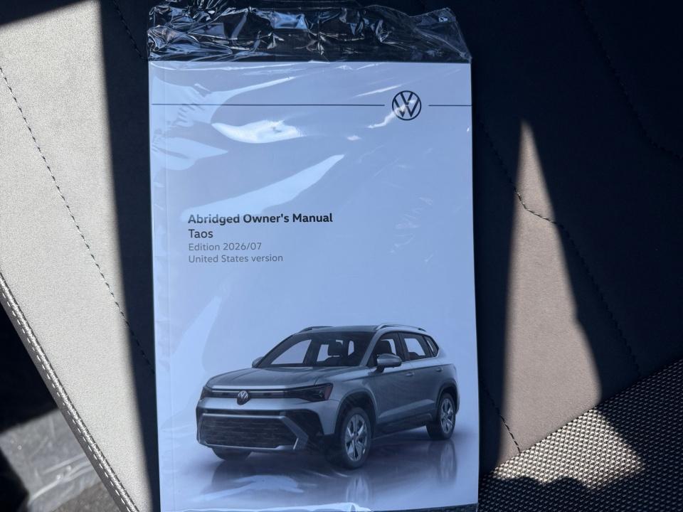 2027 Volkswagen Taos SE Black