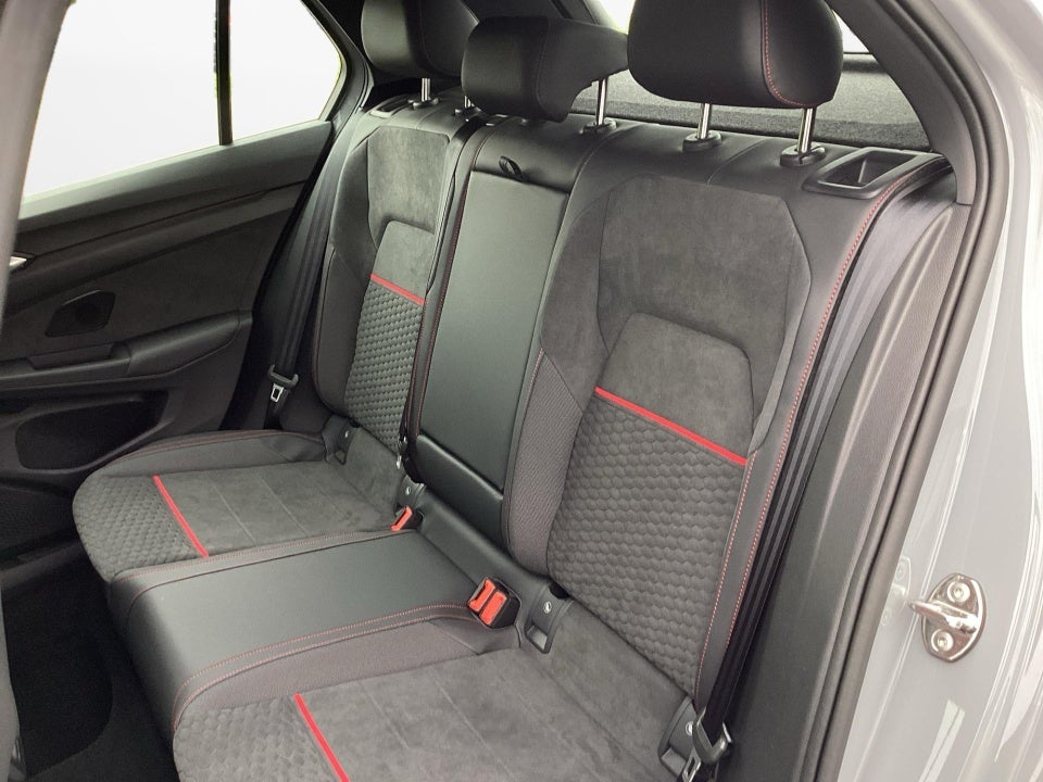 2026 Volkswagen Golf GTI SE