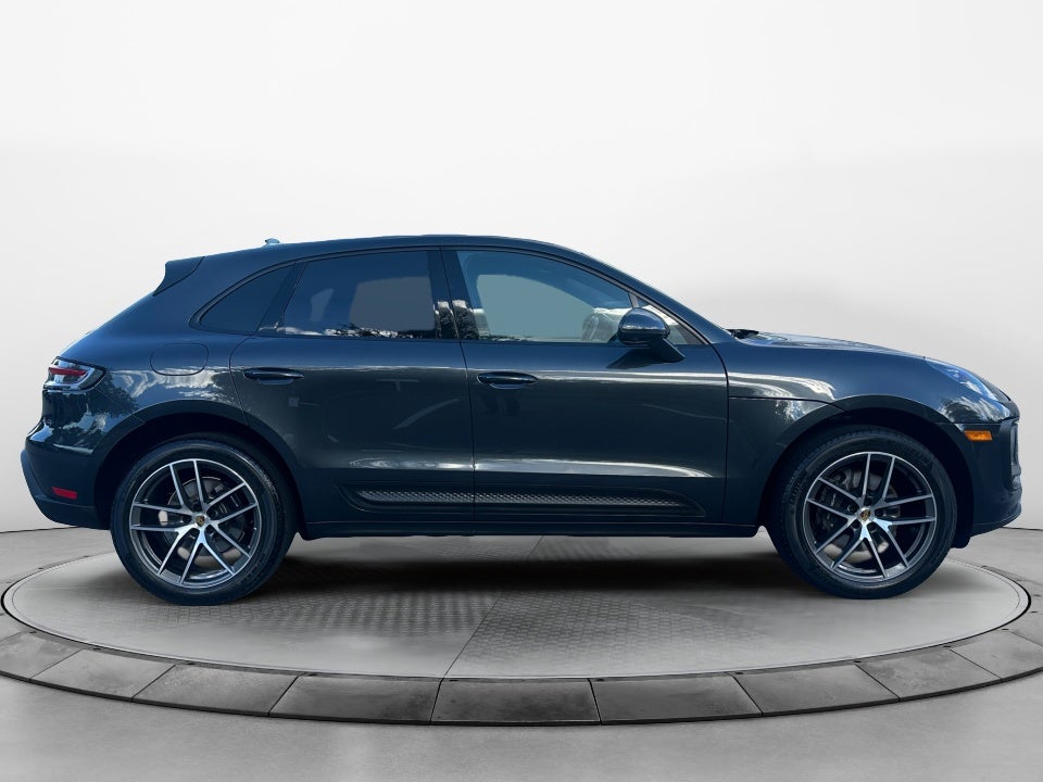 2022 Porsche Macan AWD