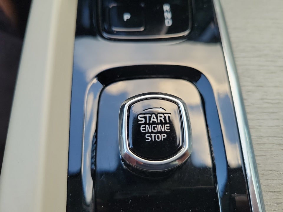 2023 Volvo XC60 Plus Bright Theme