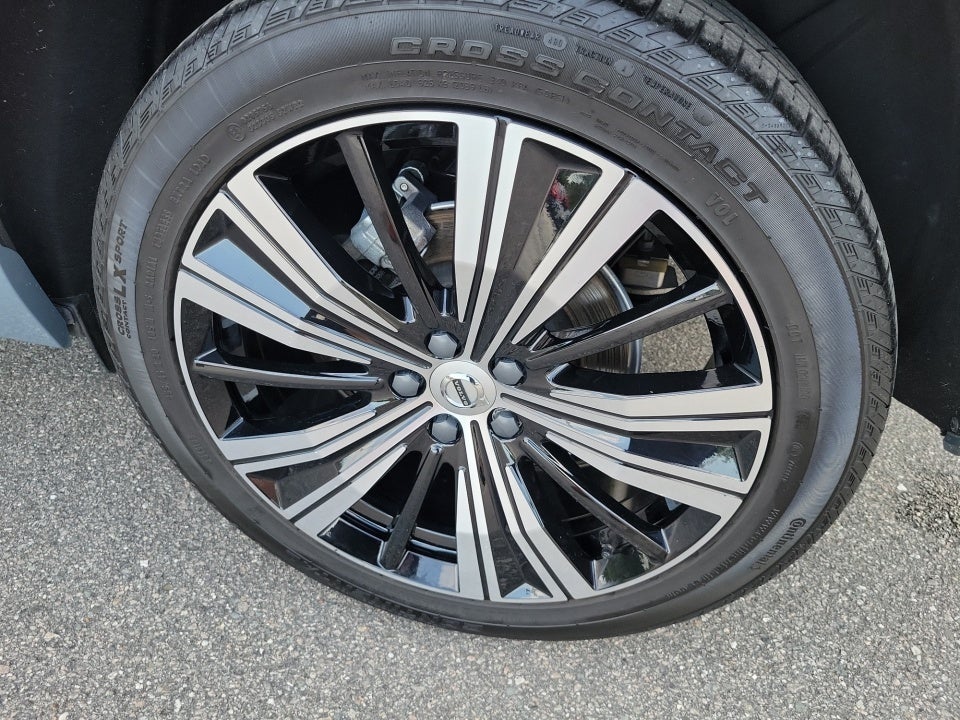 2023 Volvo XC60 Plus Bright Theme