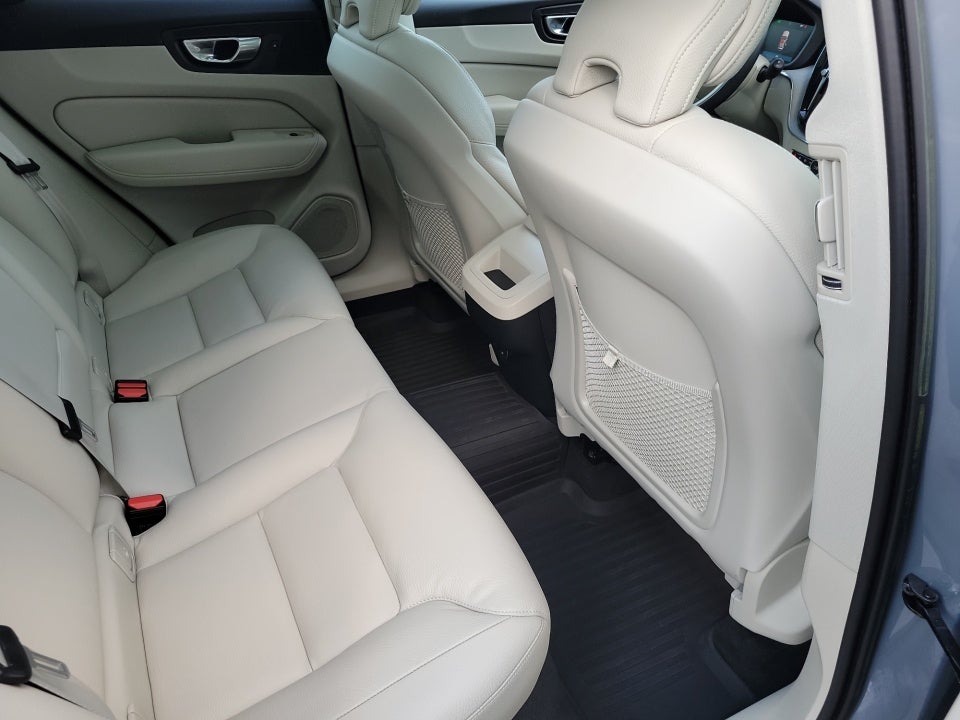 2023 Volvo XC60 Plus Bright Theme
