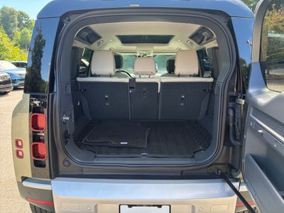 2023 Land Rover Defender SE