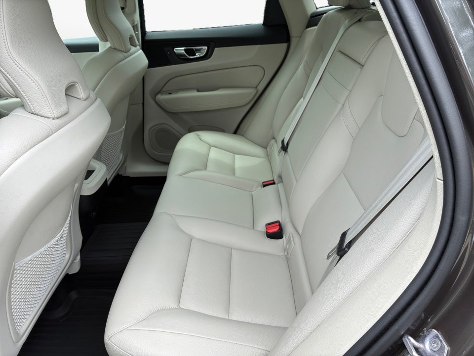 2022 Volvo XC60 Momentum