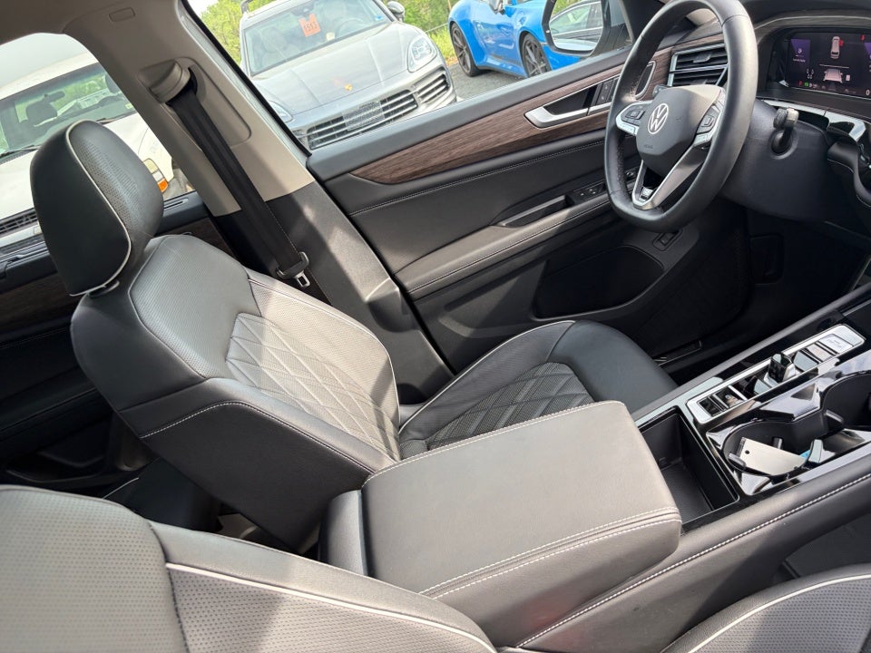 2025 Volkswagen Atlas 2.0T SEL Premium R-Line
