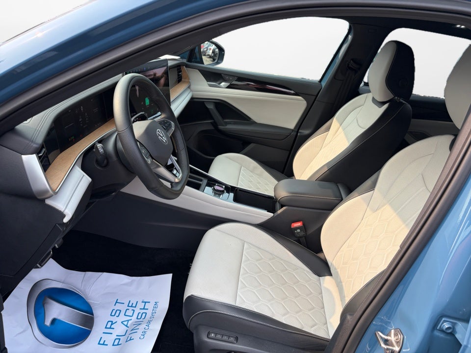 2025 Volkswagen Tiguan SEL R-Line