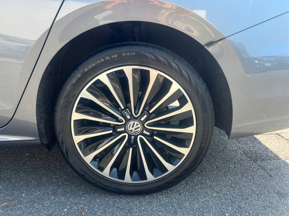 2022 Volkswagen Passat 2.0T Limited Edition