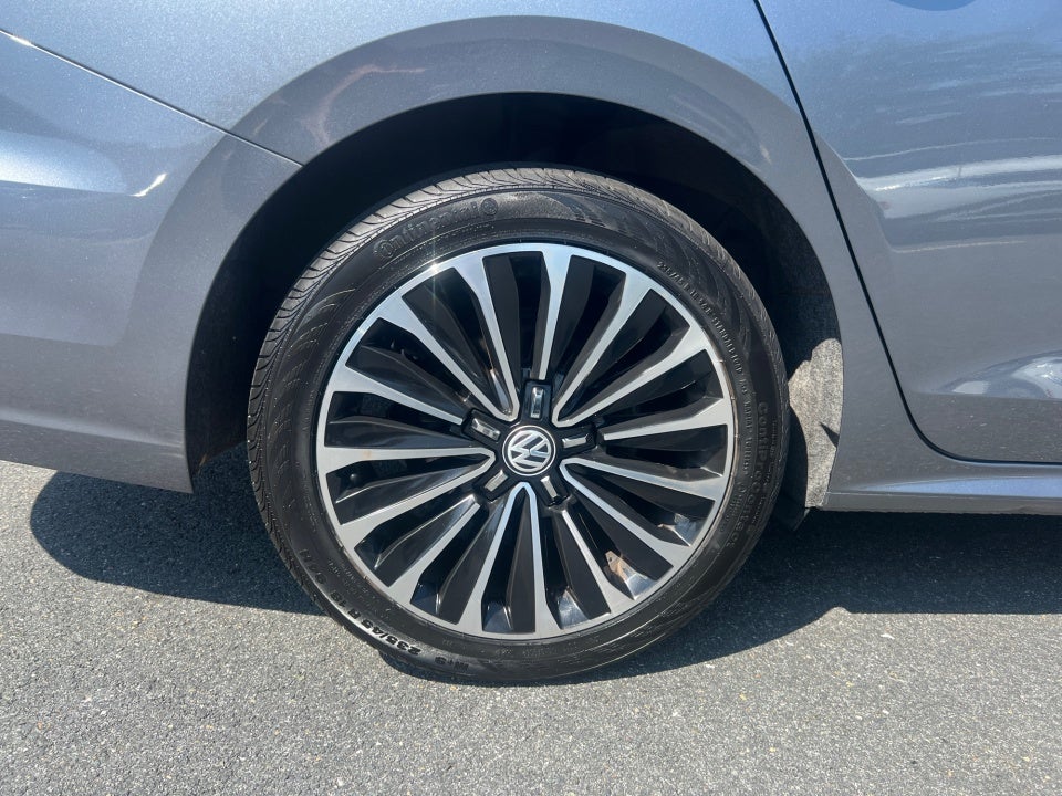 2022 Volkswagen Passat 2.0T Limited Edition