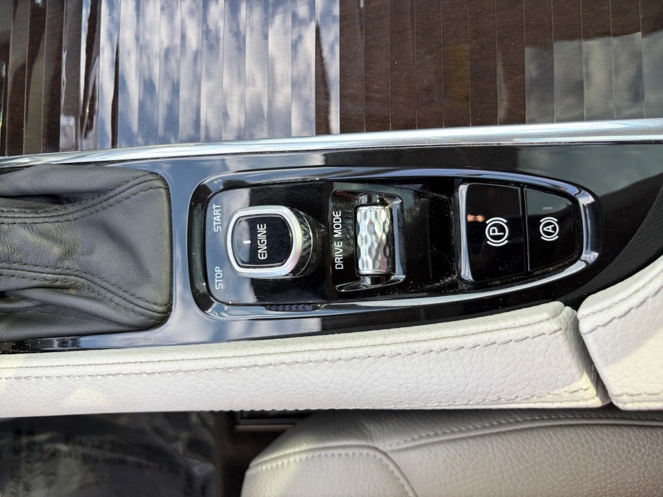 2017 Volvo XC90 Momentum