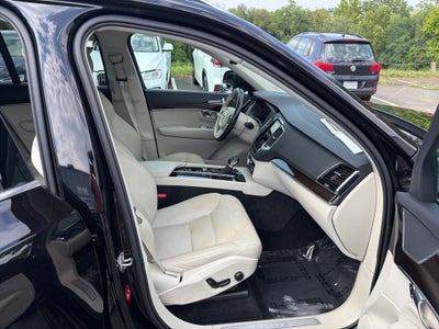 2017 Volvo XC90 Momentum