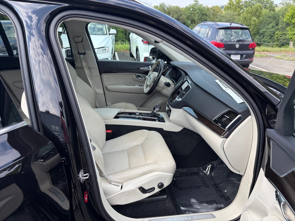 2017 Volvo XC90 Momentum