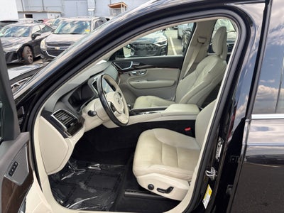 2017 Volvo XC90 Momentum