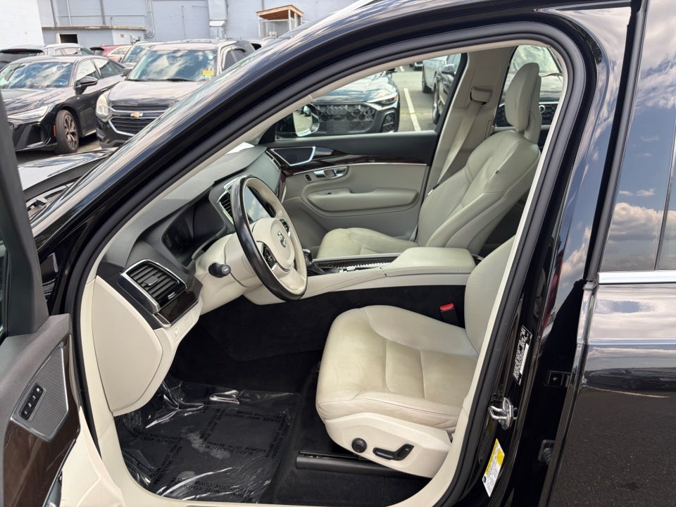 2017 Volvo XC90 Momentum