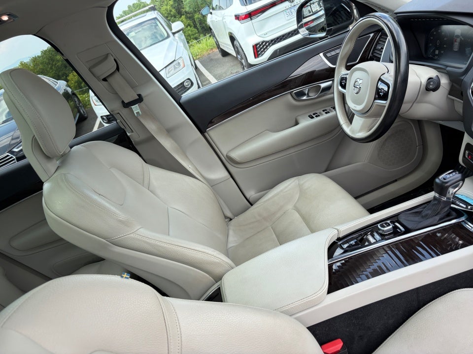 2017 Volvo XC90 Momentum